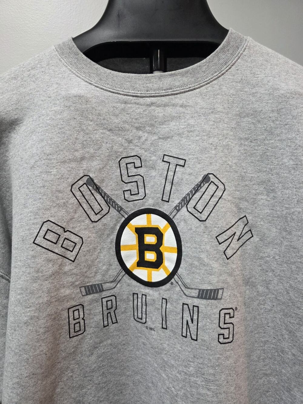 Boston Bruins NHL Hockey Gray Crewneck Sweatshirt Men’s XL Crossed Sticks Logo